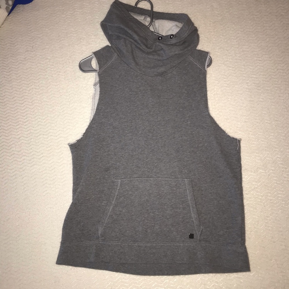 Sweatshirt with cut off sleeves